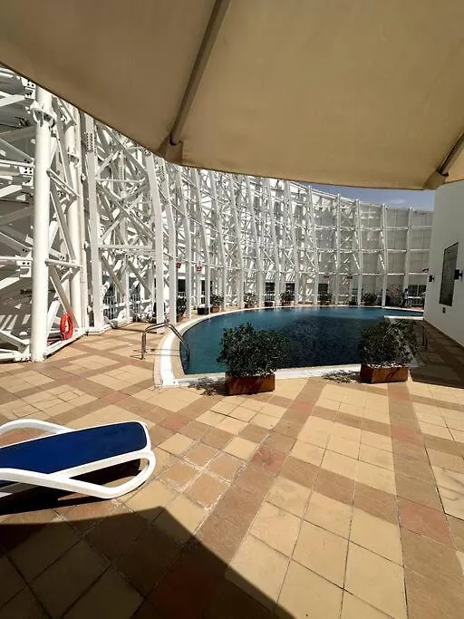 Cosy Modern Studio With Lake View And Rooftop Pool In Jlt Dubaj Apartman