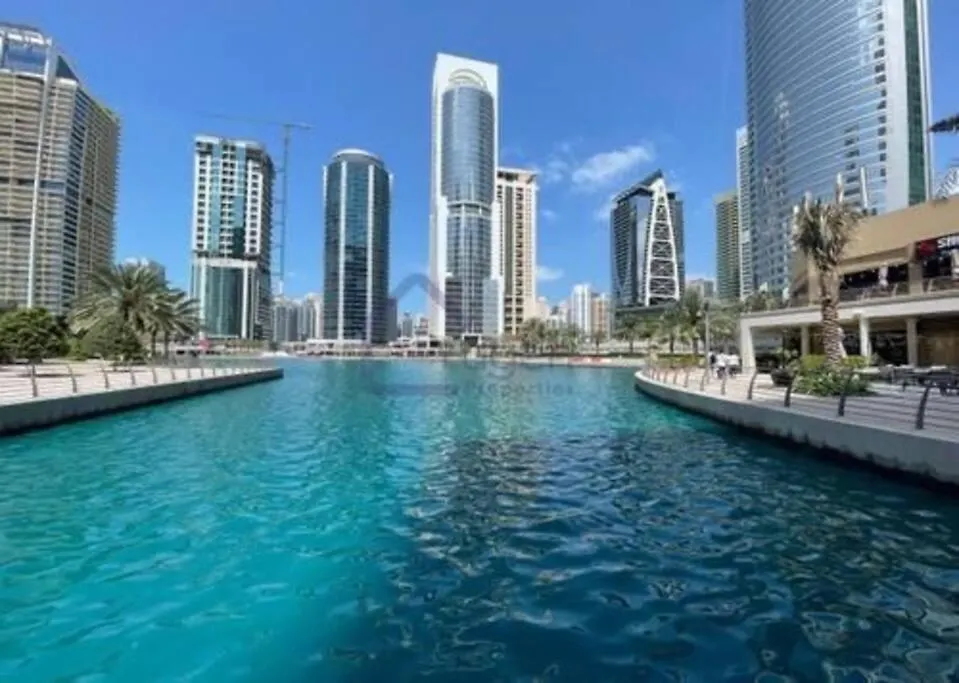 Apartman Cosy Modern Studio With Lake View And Rooftop Pool In Jlt Dubaj